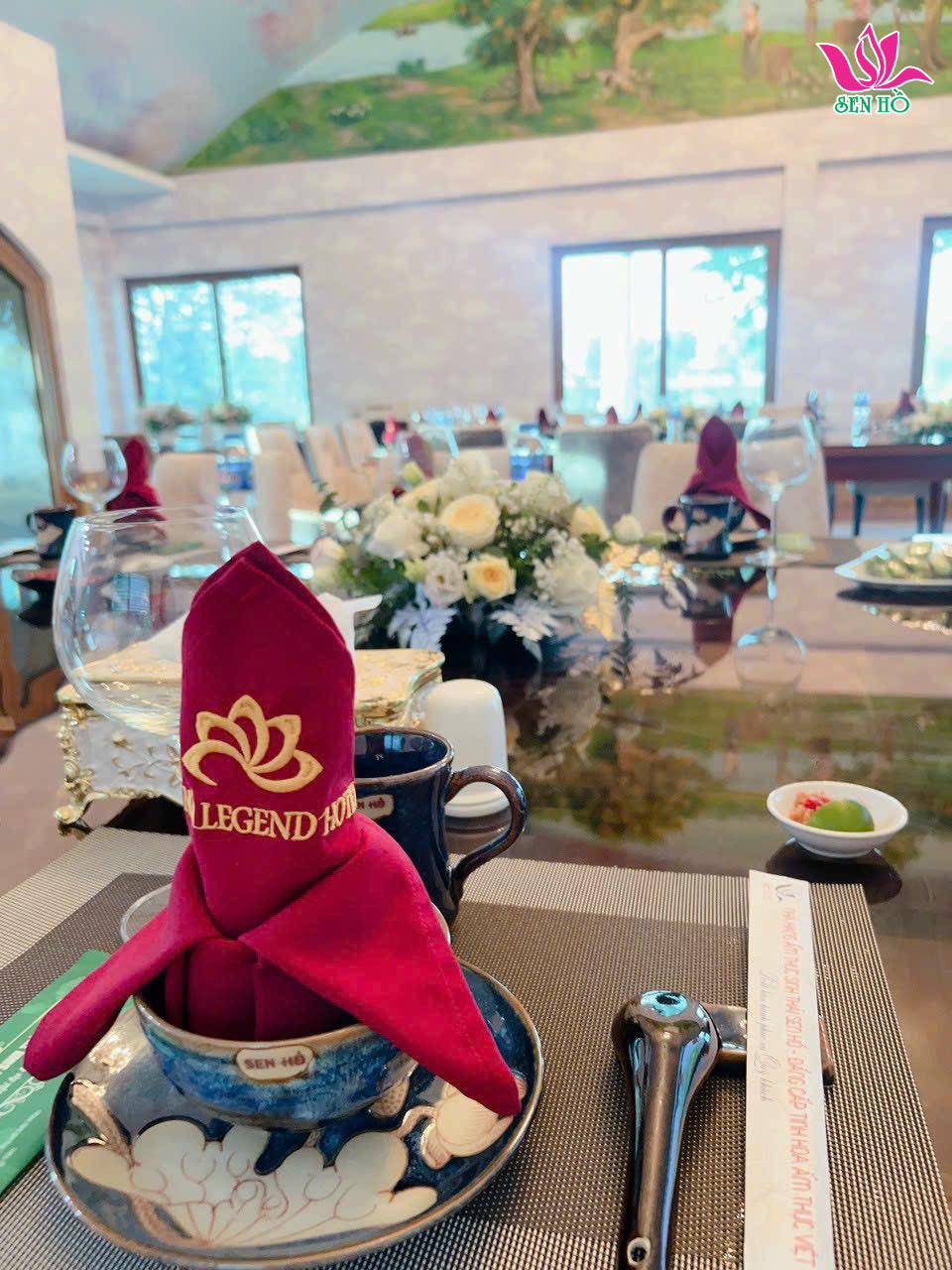 BOM TẤN: RA MẮT PHÒNG HOÀNG GIA TẠI SEN HỒ HƯNG YÊN